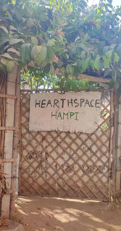 Hearthspace Hampi - Small Home, A Low-Impact Backpackers Hostel 外观 照片